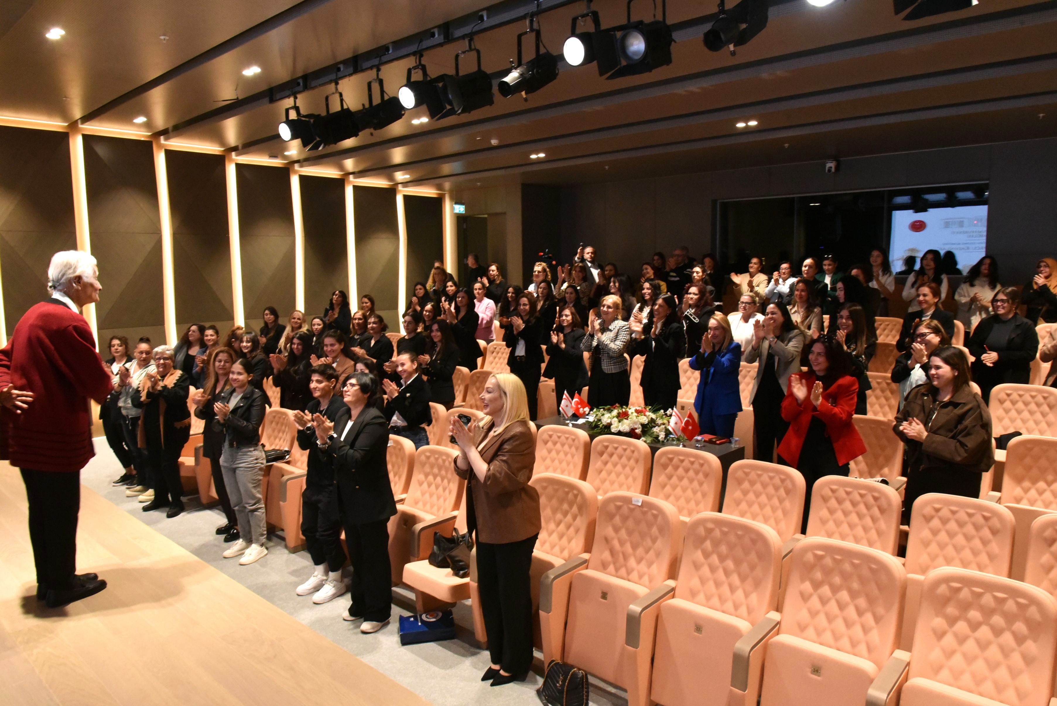 Kadın Sporcuların Hikayeleri Meclis'te Hayat Buldu